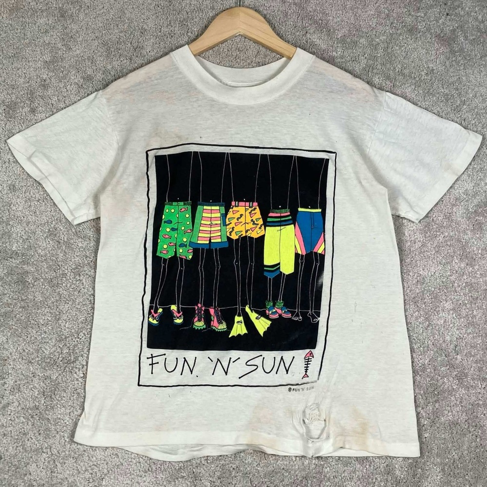 Vintage Fun N Sun Graphic Surf T-Shirt Mens Medium White 80s 90s USA Made Thin